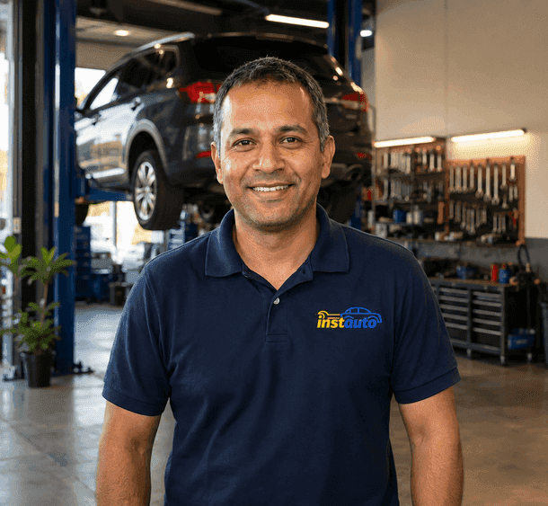Dono de oficina usando o Instauto